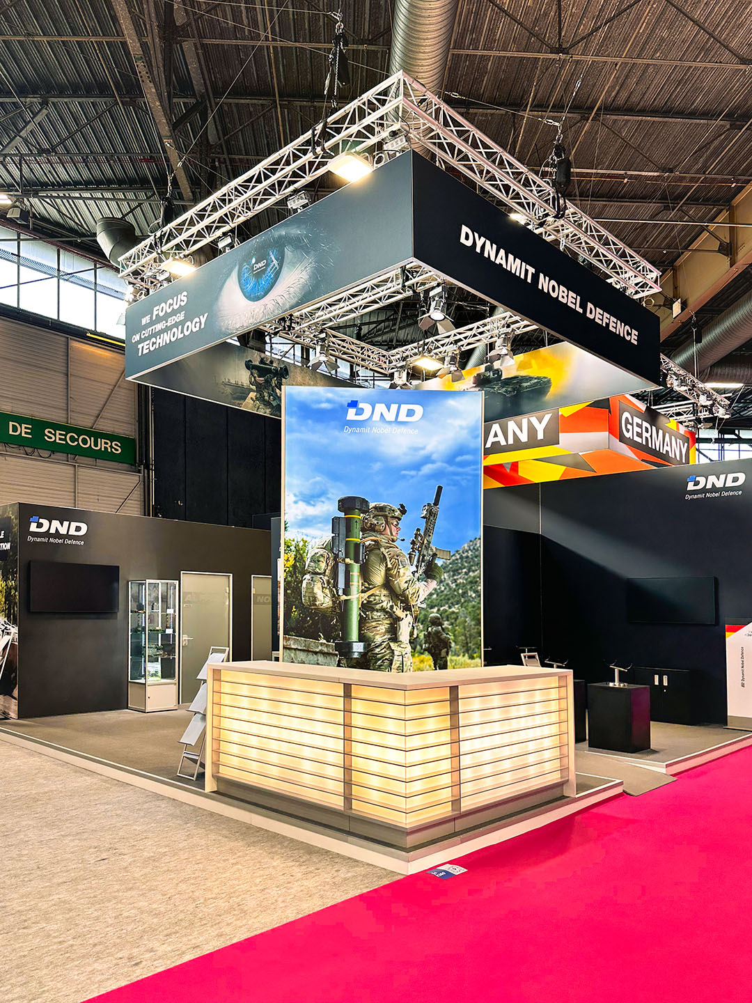 Messestand der DND Dynamit Nobel Defence auf der Eurosatory